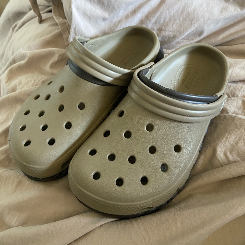 Dual comfort crocs